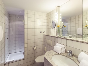 Privilege, Room, 1 Queen Bed