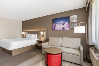 Suite, 1 King Bed with Sofa bed, Non Smoking, Balcony and River View