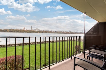 Suite, 1 King Bed with Sofa bed, Non Smoking, Balcony and River View