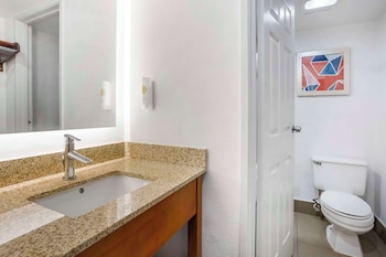 Standard Room, 1 King Bed, Non Smoking, Balcony