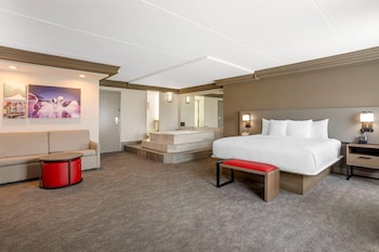 Executive Suite, 1 King Bed with Sofa bed, Non Smoking