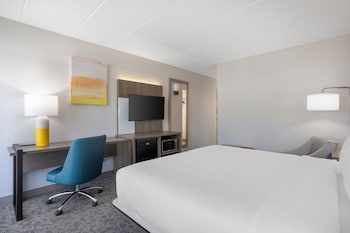 Standard Room, 1 King Bed, Non Smoking, Balcony
