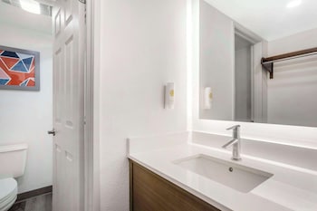 Suite, 1 King Bed with Sofa bed, Non Smoking, Balcony and River View