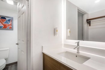 Standard Room, 1 King Bed, Non Smoking, Balcony