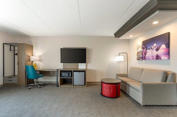 Executive Suite, 1 King Bed with Sofa bed, Non Smoking