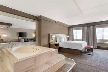 Executive Suite, 1 King Bed with Sofa bed, Non Smoking
