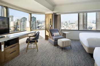Room, 2 Queen Beds, City View (Corner)