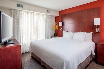 Suite, 2 Bedrooms (Mobility/Hearing Access, Roll-In Shwr)
