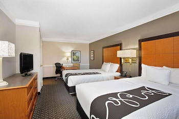 Room, 2 Double Beds, Mobility Accessible, Non Smoking (Bathtub w/ Grab Bars)