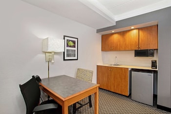 Suite, 1 King Bed, Non Smoking