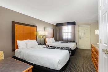 Room, 2 Double Beds, Mobility Accessible, Non Smoking (Bathtub w/ Grab Bars)