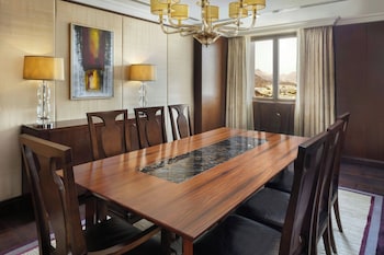 Royal Suite Club, 1 King Bed