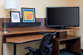Executive Suite, 1 King Bed with Sofa bed (Mobility Accessible, Tub)