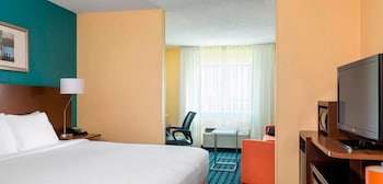 Executive Suite, 1 King Bed with Sofa bed (Mobility Accessible, Tub)