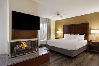 Suite, 1 King Bed with Sofa bed, Non Smoking