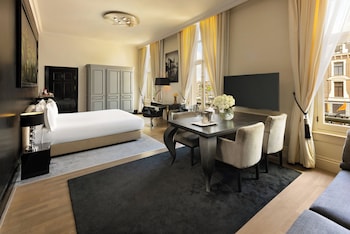 Champagne Suite, 1 King Bed, River View