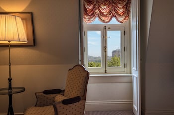 Junior Suite, 1 King Bed, River View