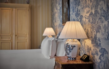 Junior Suite, 1 King Bed, City View