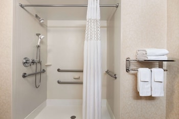 Room, 2 Queen Beds, Accessible, Non Smoking (Mobility, Hearing, Roll-In Shower)