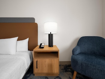 Room, 1 King Bed, Accessible, Non Smoking (Mobility, Hearing, Bathtub)