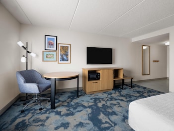 Room, 1 King Bed, Accessible, Non Smoking (Mobility, Hearing, Bathtub)