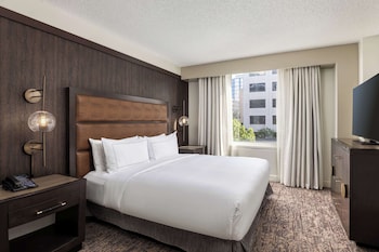 Two-Bedroom Suite, 1 King Bed + 2 Queen Beds