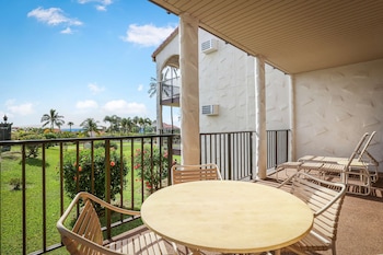 Suite, 1 Queen Bed, Garden View