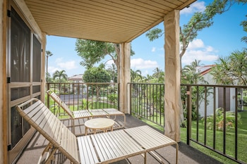 Suite, 2 Queen Beds, Garden View