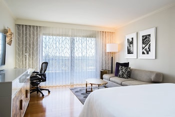 Room, 1 King Bed with Sofa bed, Balcony, Lake View (Balcony)