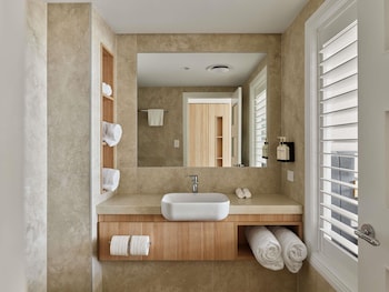Junior Suite, 2 Queen Beds, Bay View