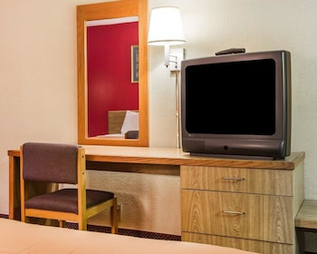 Standard Room, 2 Queen Beds, Non Smoking