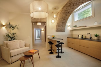 Superior Apartment, Annex Building (Via Croce 14)