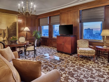 Suite, 1 King Bed, Non Smoking (Mark Hopkins)