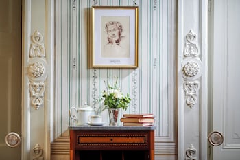 Signature Suite