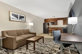 Suite, 2 Queen Beds, Non Smoking