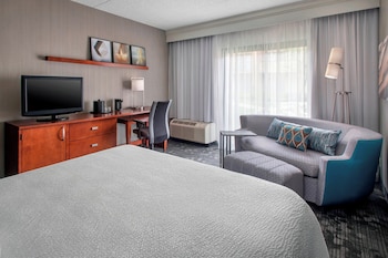 Room, 1 King Bed (Mobility Accessible, Tub)