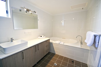 Deluxe Suite with Spa Bath