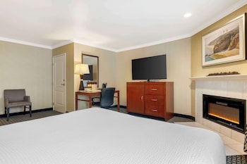 Standard Room, 1 Queen Bed, Non Smoking
