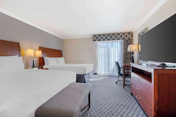 Suite, 2 Queen Beds, Non Smoking, Balcony