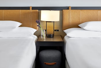 Room, 2 Queen Beds, City View
