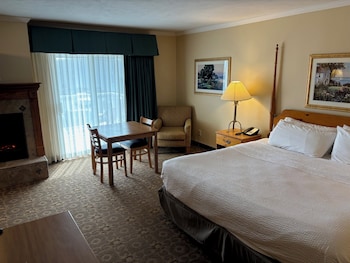 Executive Suite, 1 King Bed, Non Smoking, Fireplace