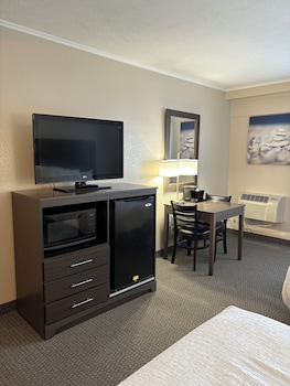 Room, 2 Queen Beds, Non Smoking, Refrigerator & Microwave