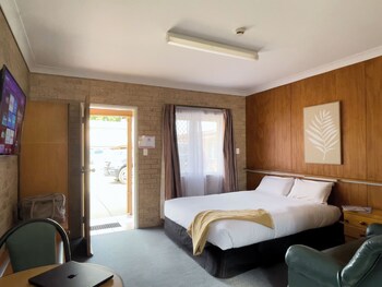 Budget Queen Room