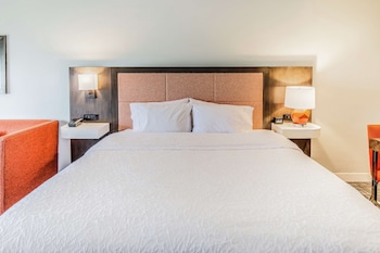 One King Bed, Inland View, No Balcony, Non-Smoking