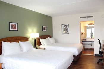 Standard Room, 2 Queen Beds, Non Smoking