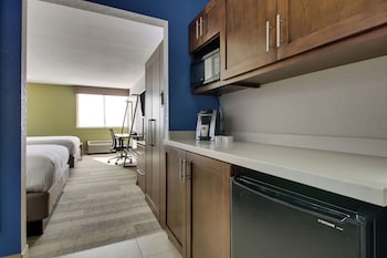Suite, 2 Queen Beds, Non Smoking