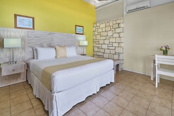 Beachfront Bungalow (1 King Bed)