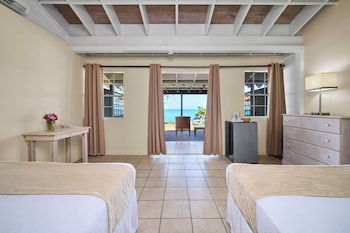 Beachfront Bungalow (2 Double Beds)