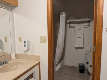 Room, 2 Queen Beds, Non Smoking (Exterior Access)