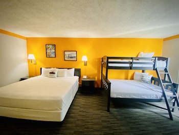 Family Room, Multiple Beds